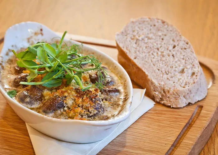 Log House Bed & Breakfast 4*